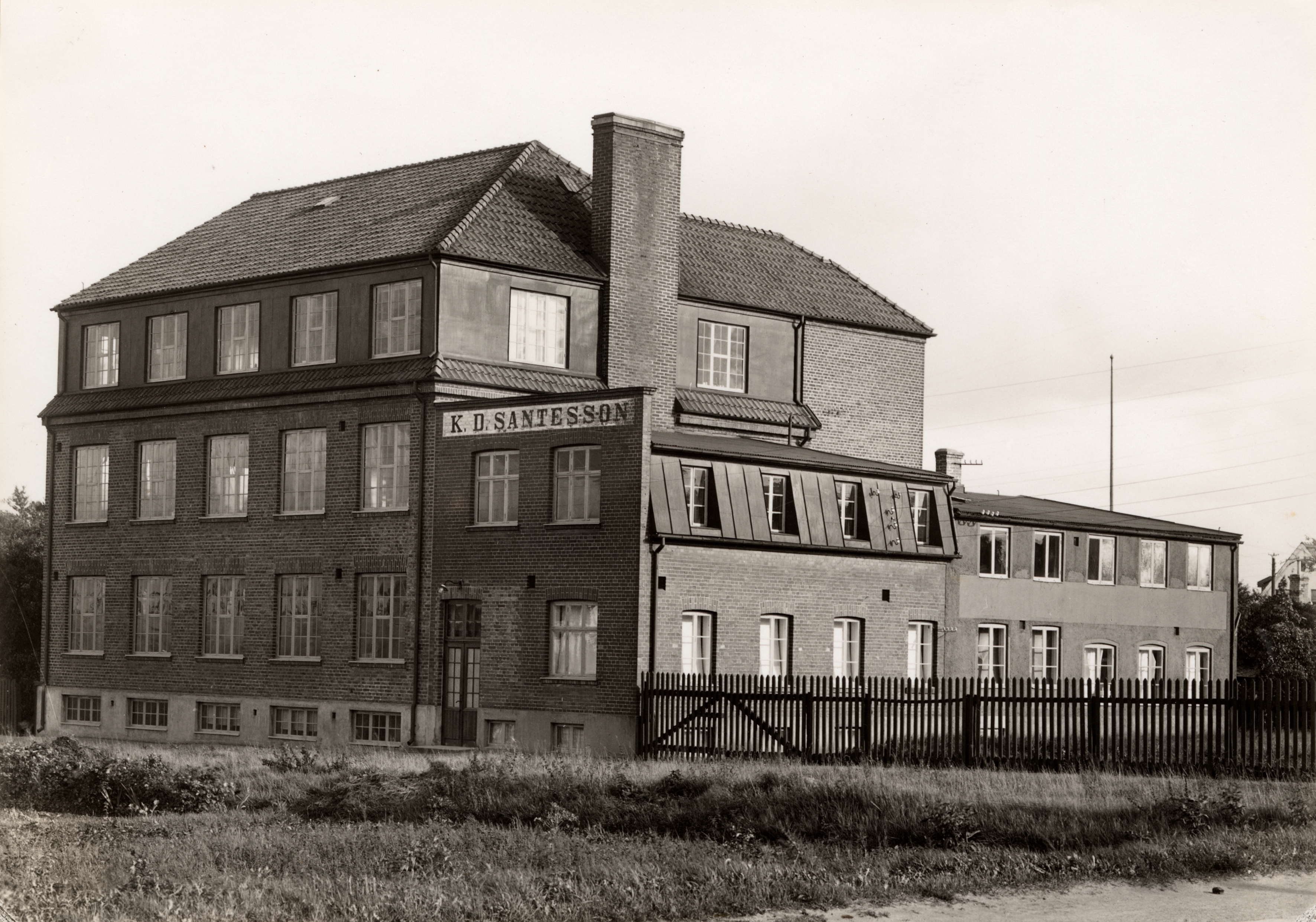 K.D. Santessons skofabrik p&aring; Vasagatan stod f&auml;rdig 1920. Foto: Tekniska museet.