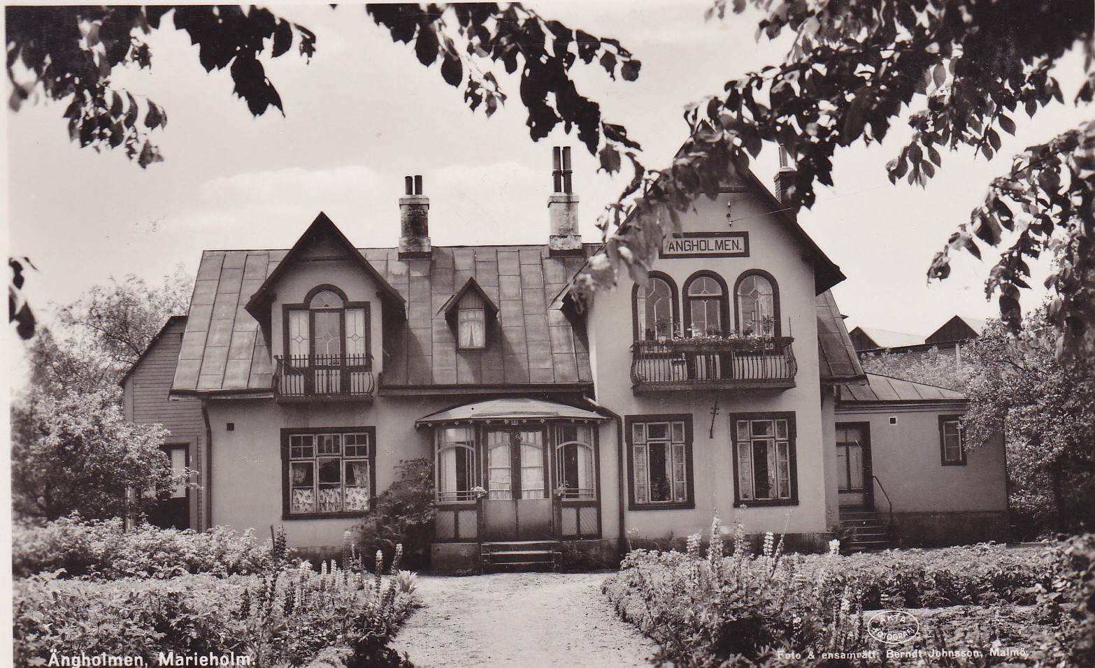 Ängholmen. Rivet hus på Storgatan. Uppfört av byggmästare Svensson på 1910-talet.