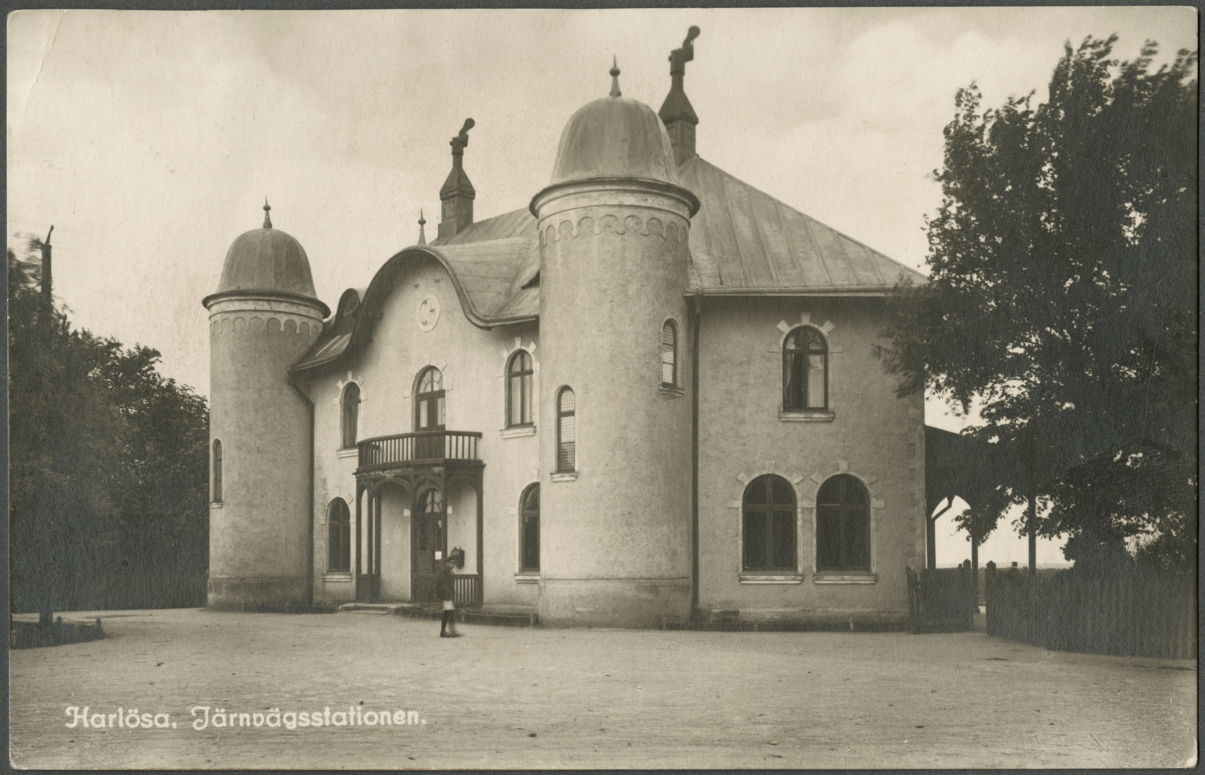 Järnvägsstatationen i Harlösa 1920 — 1929. Foto: digitaltmuseum.se/Järnvägsmuseet.