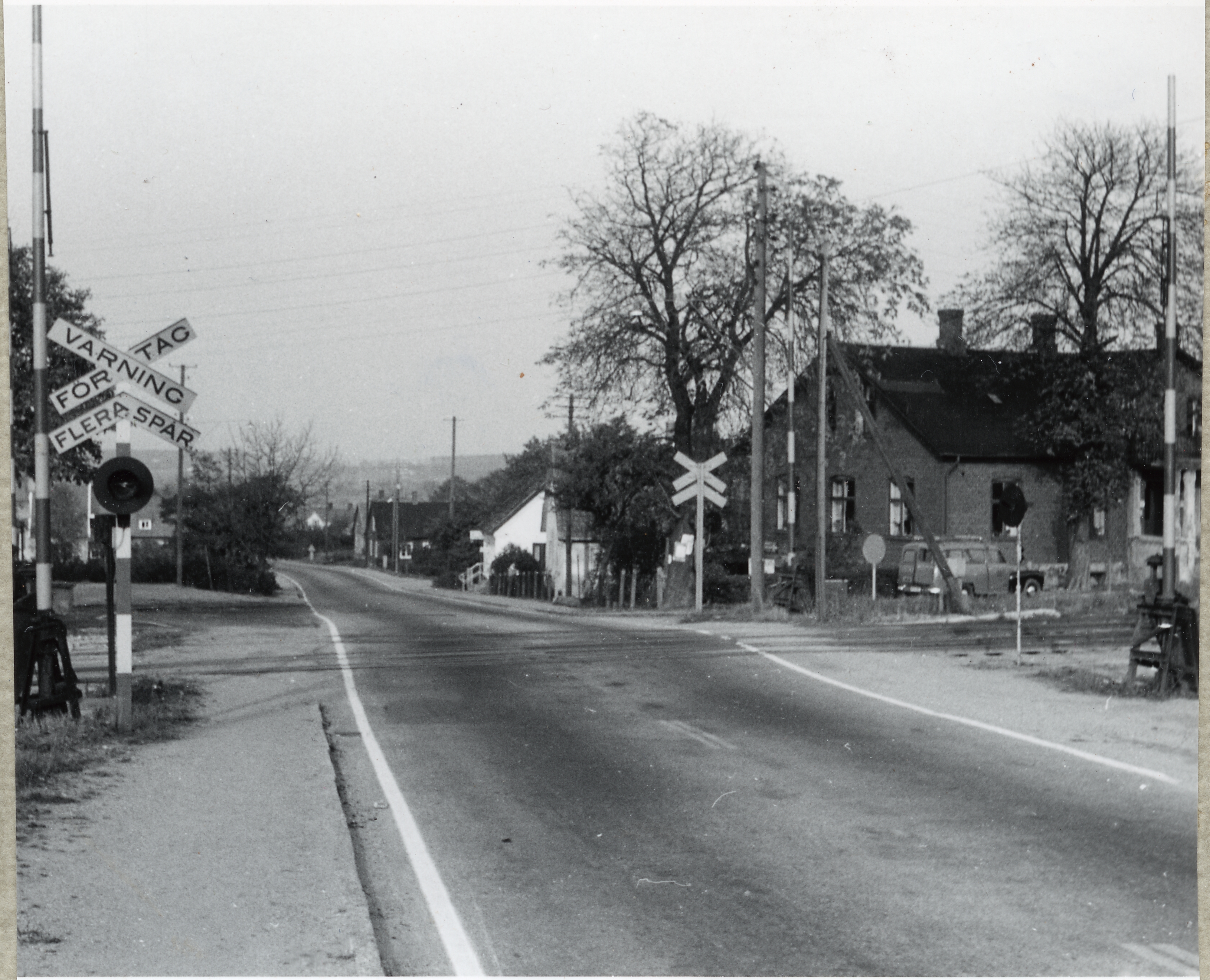 J&auml;rnv&auml;gs&ouml;verg&aring;ng vid Hurva V&auml;stra 1957. Foto: digitaltmuseum.se/J&auml;rnv&auml;gsmuseet.