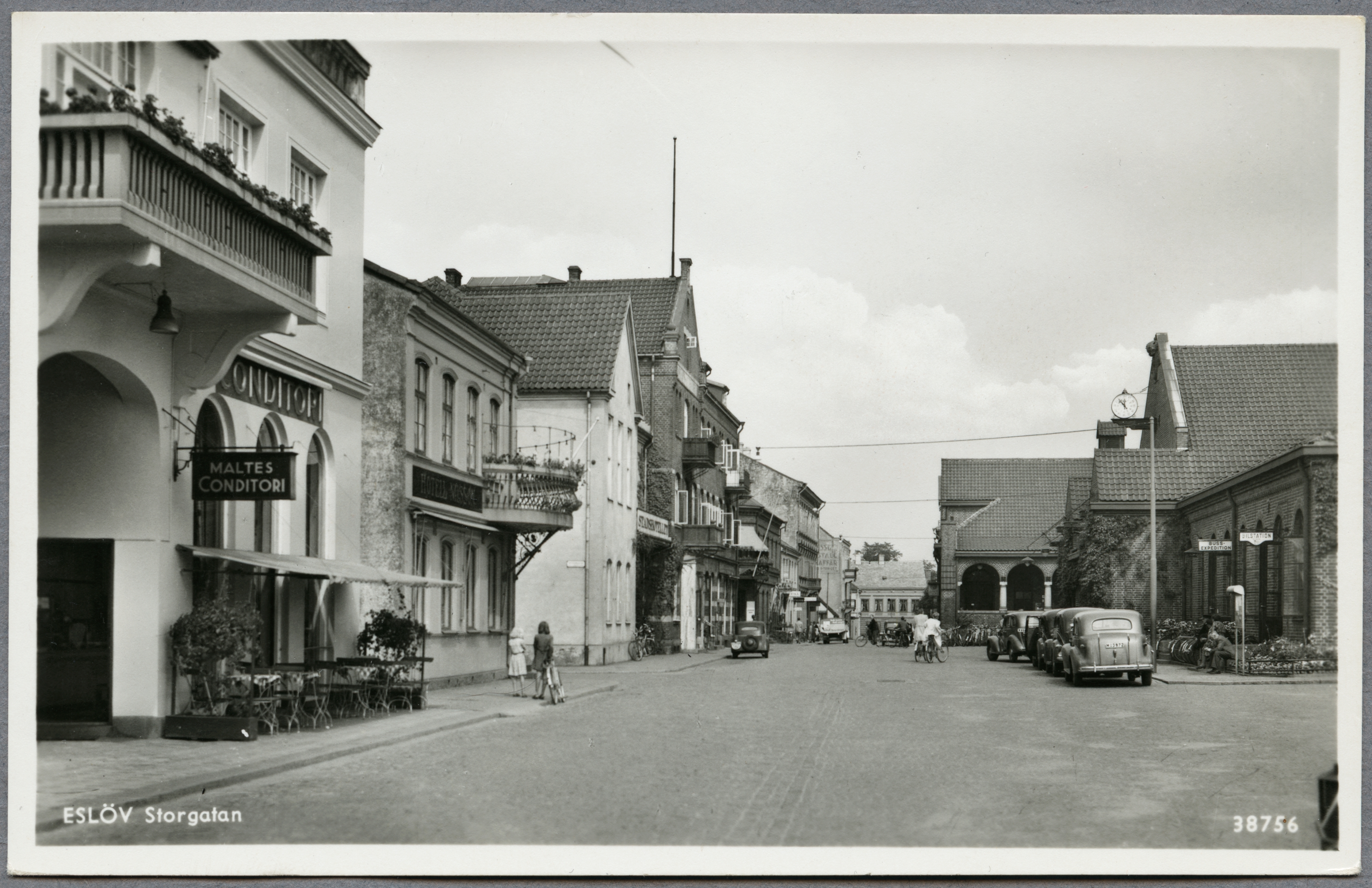 Vy &ouml;ver Storgatan, 1940-tal. K&auml;lla: digitalt museum.se/ J&auml;rnv&auml;gsmuseet.