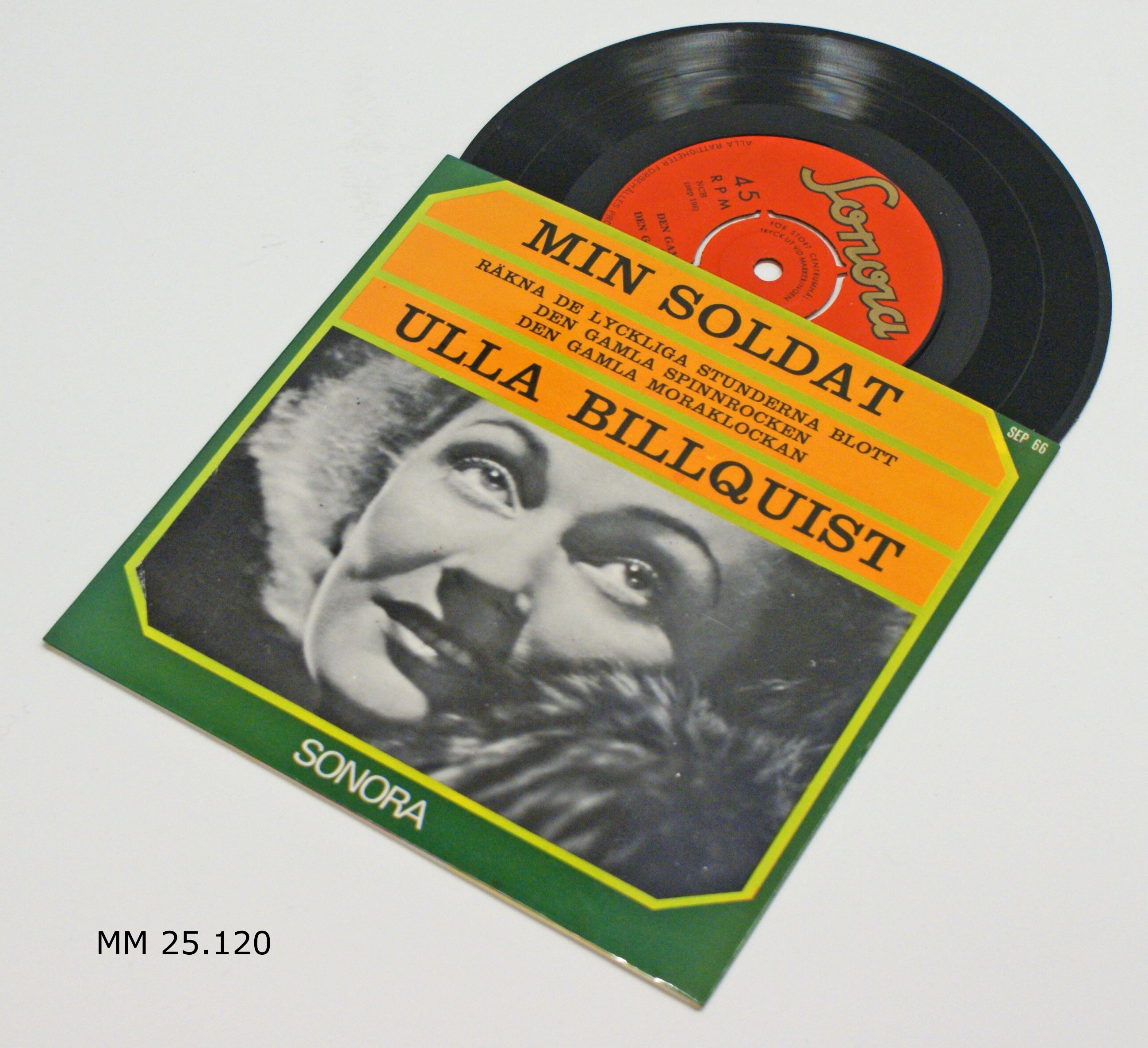 Ulla Billqusit spelade in 358 skivsidor p&aring; grammofon och blev en guldkalv f&ouml;r skivbolaget Sonora. K&auml;lla: digitaltmuseum.se.