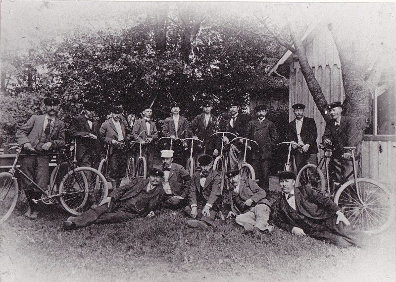 Utflykt till R&ouml;st&aring;nga 1898. K&auml;lla: Marieholm.net, B&ouml;rje Gustafssons album.