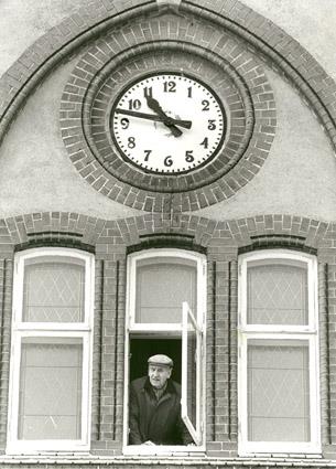 Allan Sundberg l&auml;mnar efter 35 &aring;rs tj&auml;nst &auml;ven sin bostad i V&auml;stra skolan.