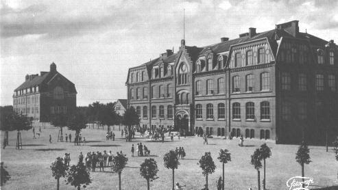 V&auml;stra skolan fr&aring;n ett vykort.