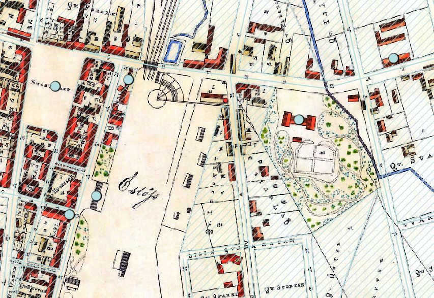 Karta fr&aring;n 1898. &Ouml;stra skolan och skolparken syns vackert utm&auml;rkta. K&auml;lla: Esl&ouml;vs kommuns kartportal.