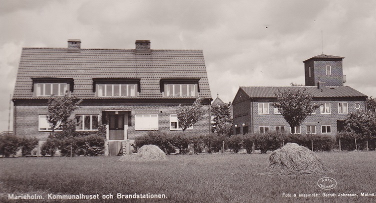 Nybyggen, kommunalhus och brandstation. Nu torg i förgrunden.