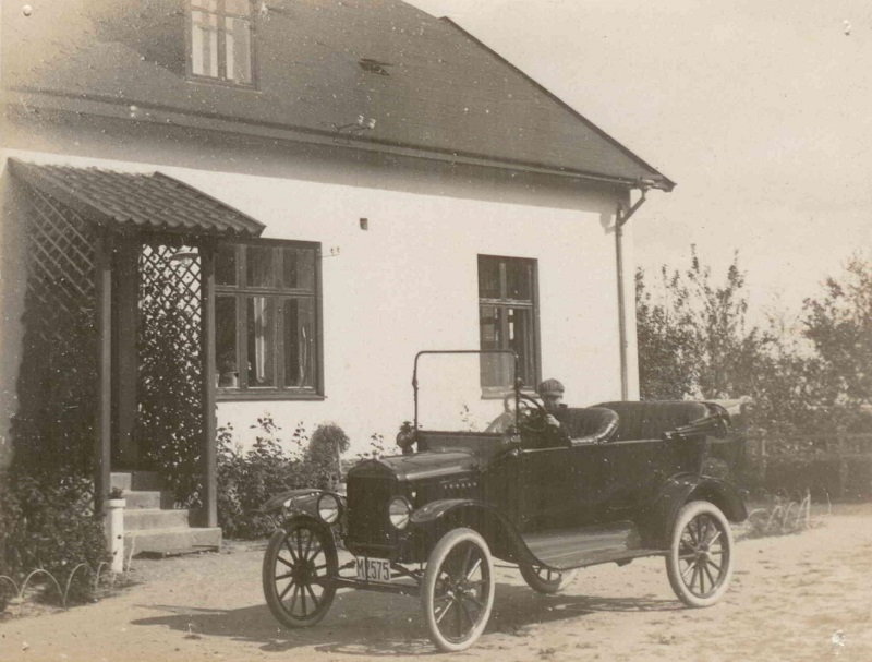 Lantbrukare Oscar Svensson i Resl&ouml;v i en T-ford.