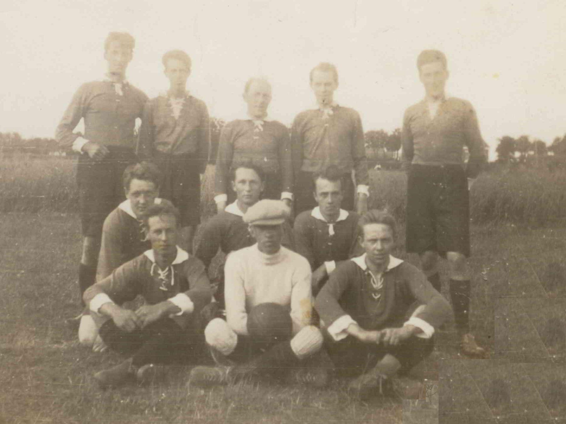 Man ser 11 yngre m&auml;n som bildade MIS 1928