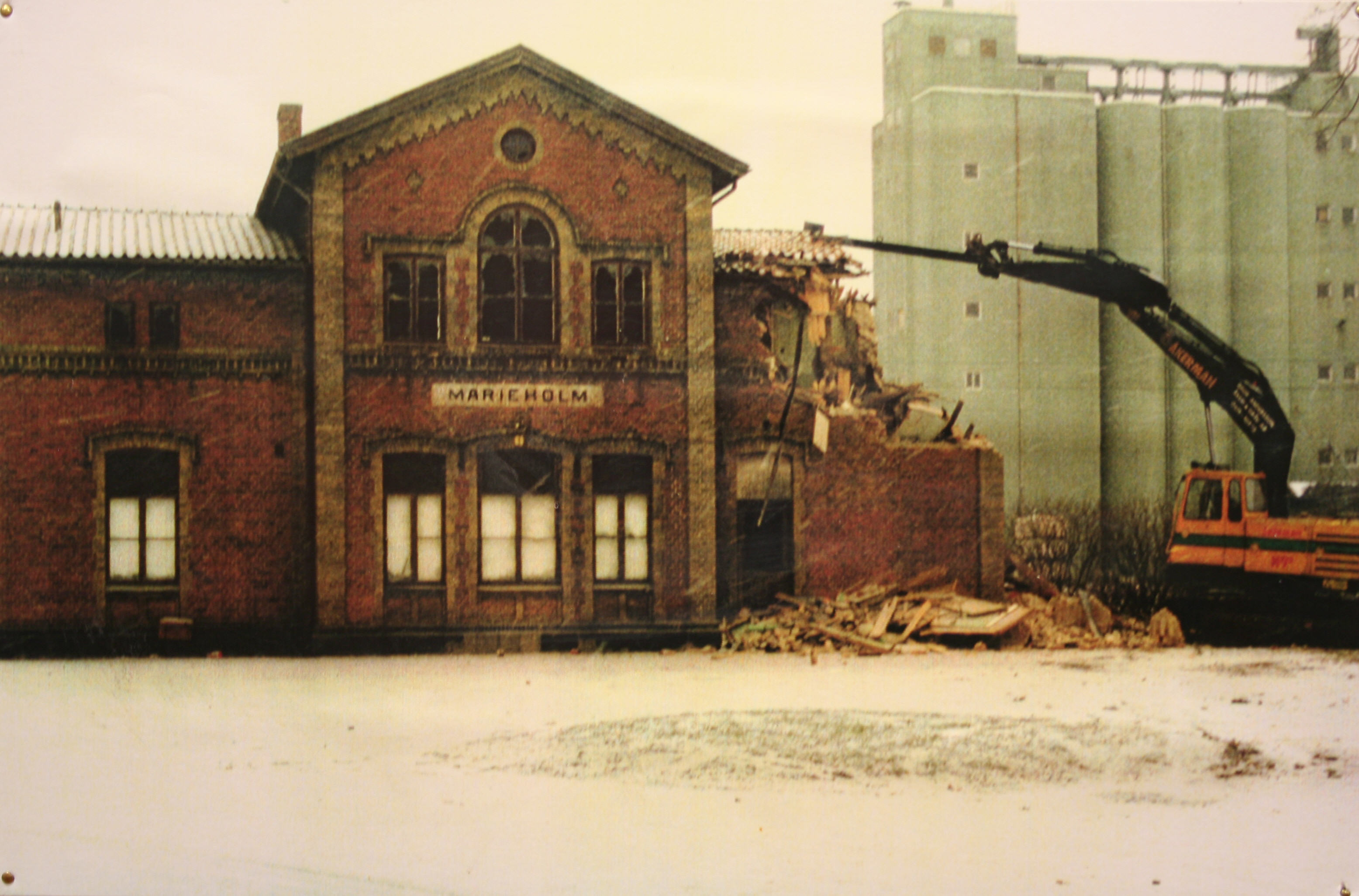 Rivningen av Marieholms station 1984
