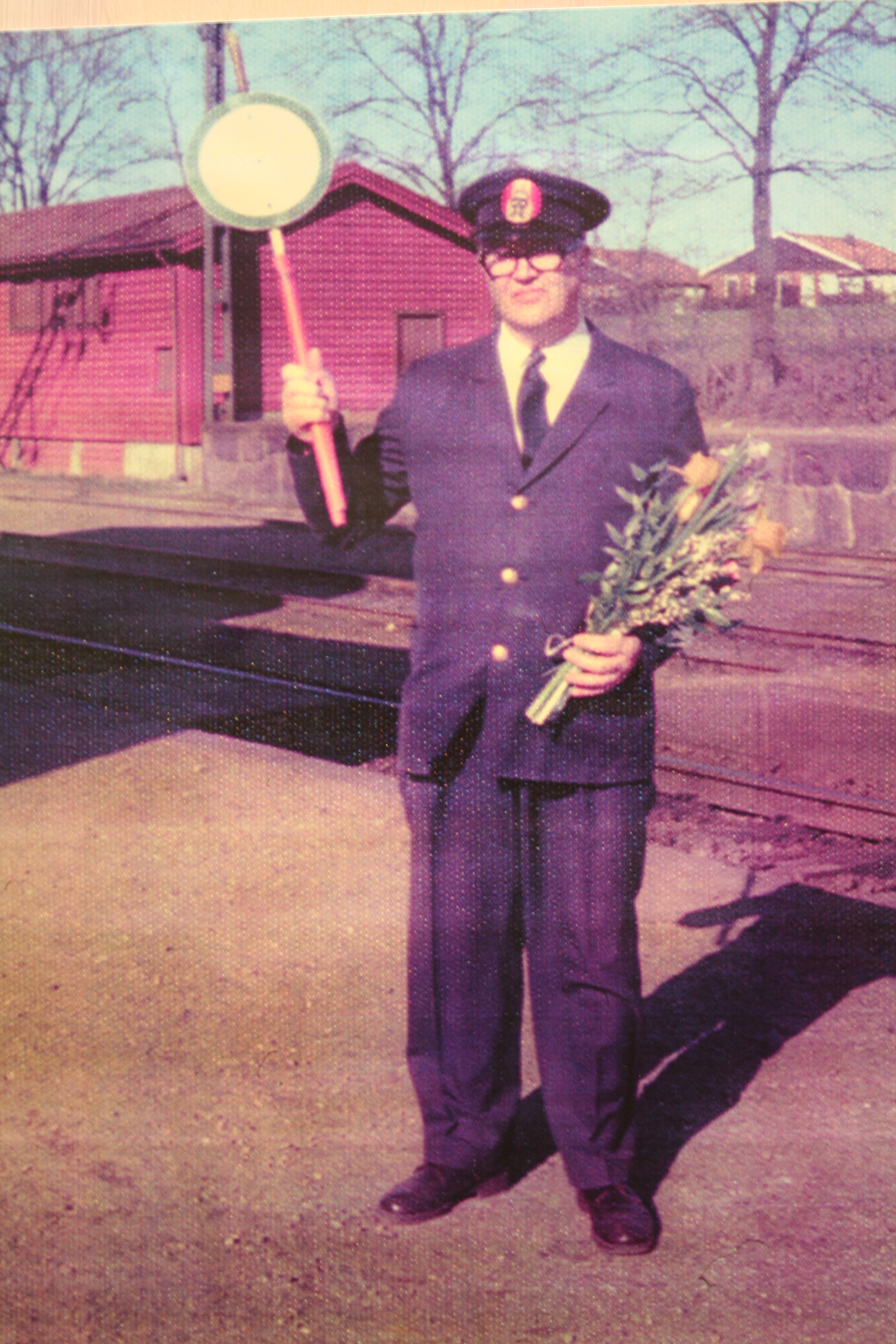 Hugo Nord, Marieholms sista stins vinkar av t&aring;get p&aring; sin sista arbetsdag 1972.
