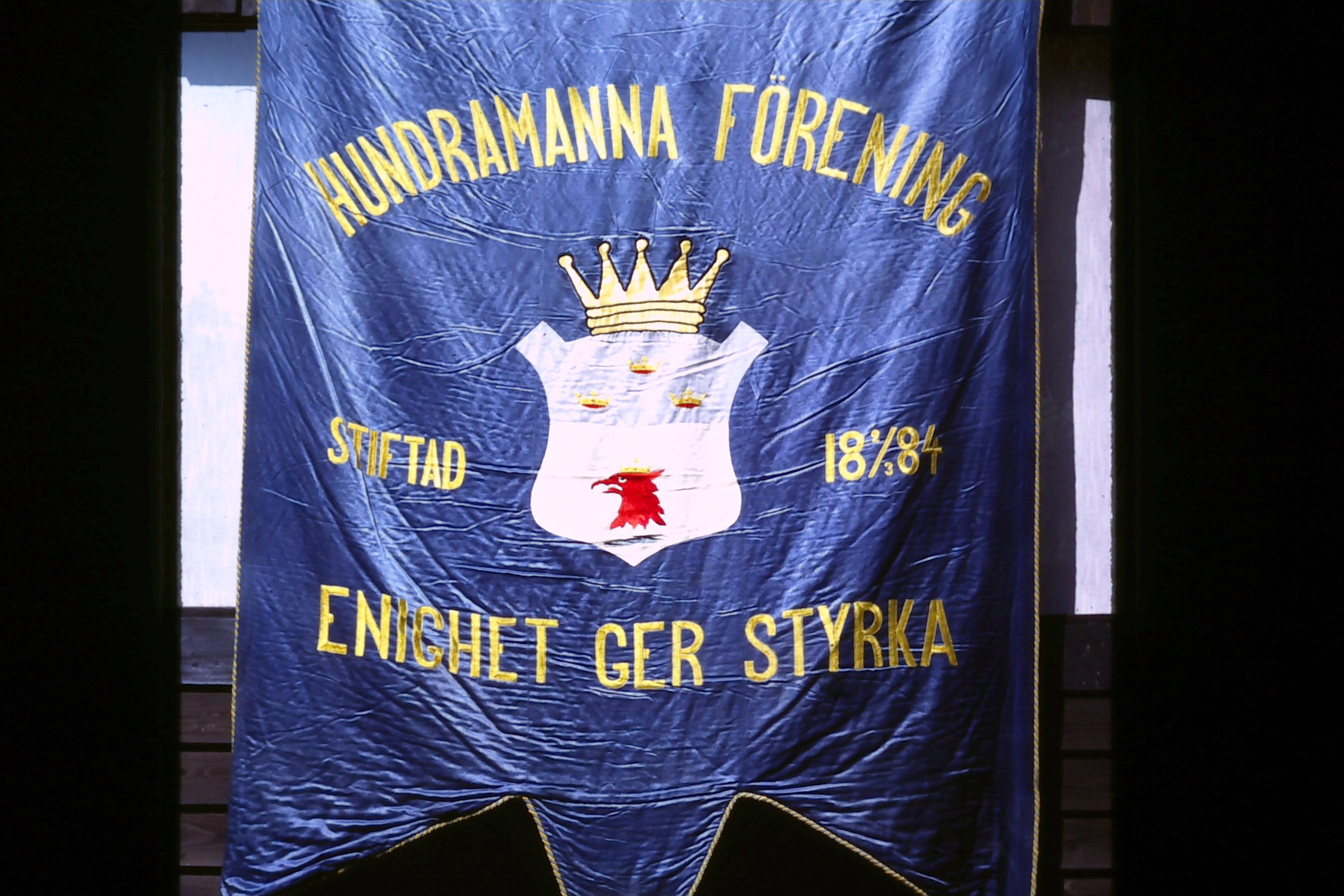 100-mannaföreningen standar (2)