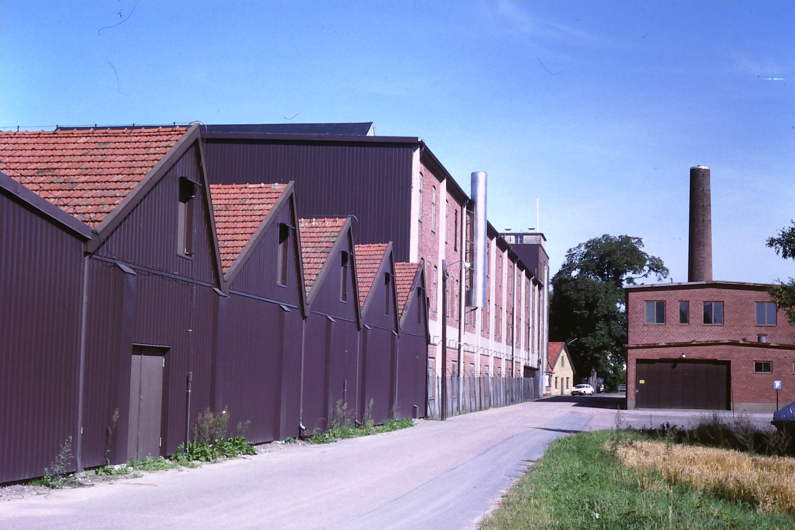 Fabriksgatan sett fr&aring;n Yllefabriken