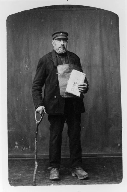 Porträtt av lantbrevbärare Nils Persson i Hurva. Foto: Svenskt postmuseum.