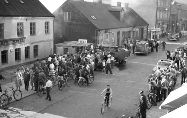 Brand på Norregatan, 1950-tal. På bilden syns konditori Margareta, Café Roal och Anderssons korvkiosk. K.G.Pressfoto.