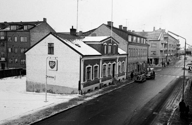 Byggnader, bland annat Hantverksföreningen, på Västergatan. 1960-tal. K.G.Pressfoto.