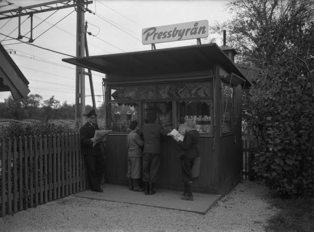 Exteriörbild av kiosken i Örtofta, invid järnvägen. Källa: Eslövs kommuns bildarkiv, Föjers foto.