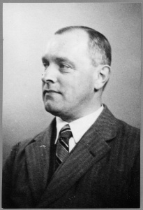 Helge Enok Valdemar Lagerqvist. Stationsinspektör i Örtofta 1943-1952. Foto från 1947. Källa: digitaltmuseum.se/Järnvägsmuseet.