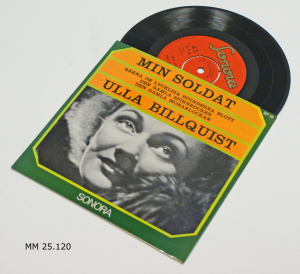 Ulla Billqusit spelade in 358 skivsidor på grammofon och blev en guldkalv för skivbolaget Sonora. Källa: digitaltmuseum.se.