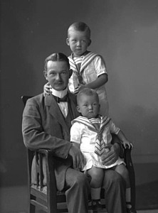 Herr Granlund, far och barn. Föjers foto.